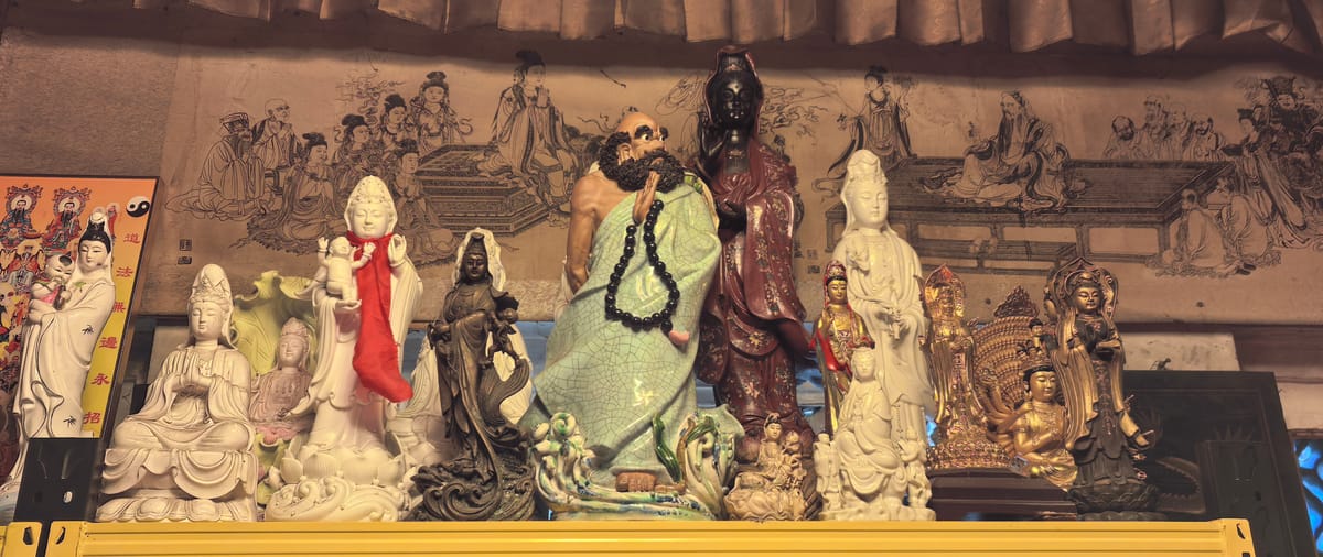 Ceramic Guanyin Shelf (Eight) (瓷塑观音架·八像)